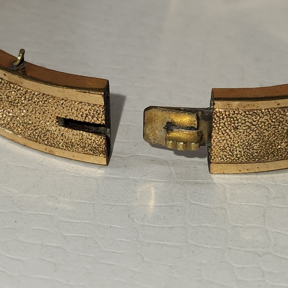 #2229, ANTIQUE VICTORIAN B&B SIGNED 1861's BLACK ENAMEL GOLD FILLED, TESTED - Picture 7 of 8